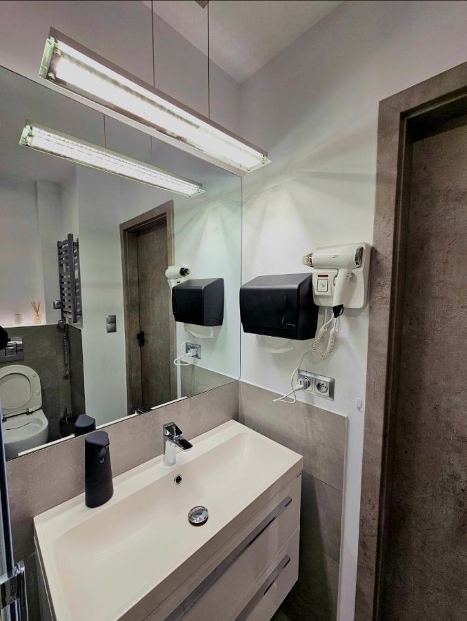 Eddie'S Luxury Apartments กลีวิตเซ ภายนอก รูปภาพ