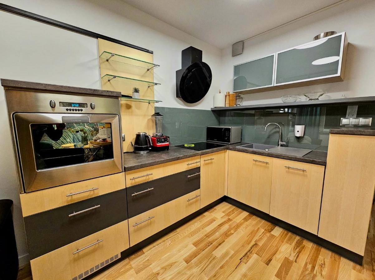 Eddie'S Luxury Apartments กลีวิตเซ ภายนอก รูปภาพ