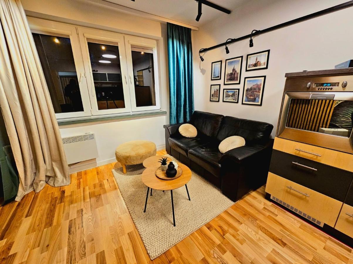 Eddie'S Luxury Apartments กลีวิตเซ ภายนอก รูปภาพ